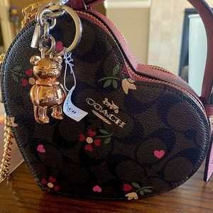 ♥️Coach Heart Shaped Crossbody -NWT-♥️🥂